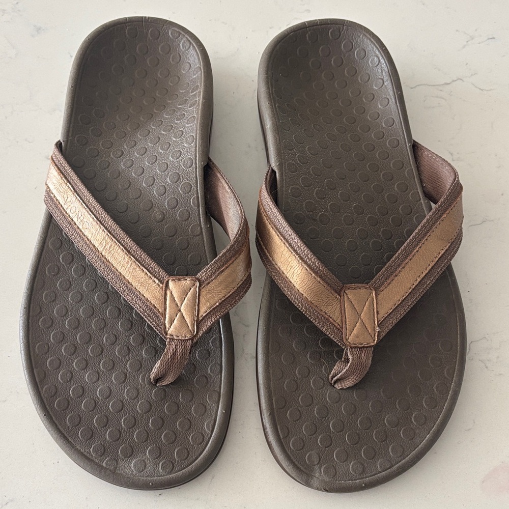 Vionic Brown and Tan Sandals